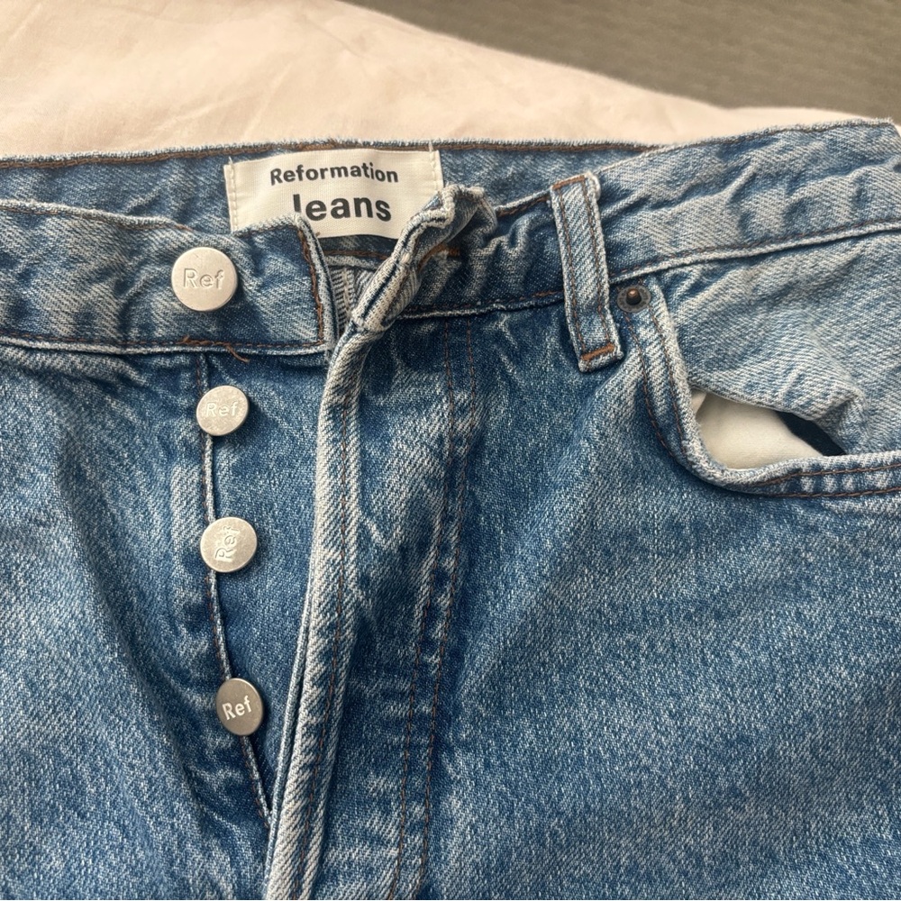 Reformation Cynthia jeans in wash Shasta